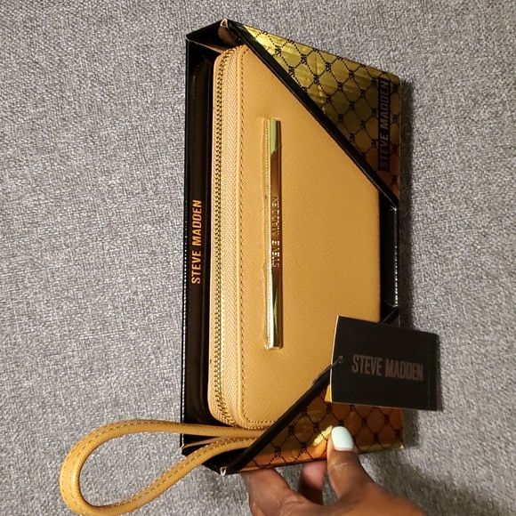 Tan Steve Madden Zipper Wallet - Picture 2 of 11